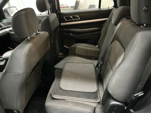 Used 2017 Ford Explorer XLT FWD image 10