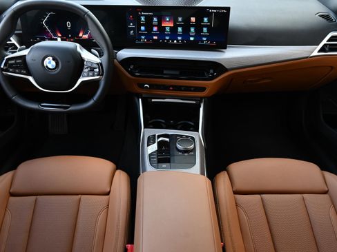 Certified 2025 BMW 330i Sedan image 9