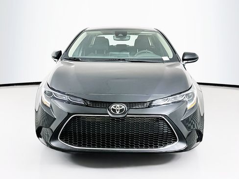 Used 2021 Toyota Corolla LE FWD image 2