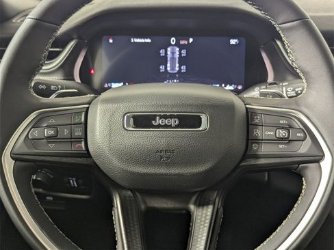 New 2025 Jeep Grand Cherokee Laredo X w/ Luxury Tech Group I image 18