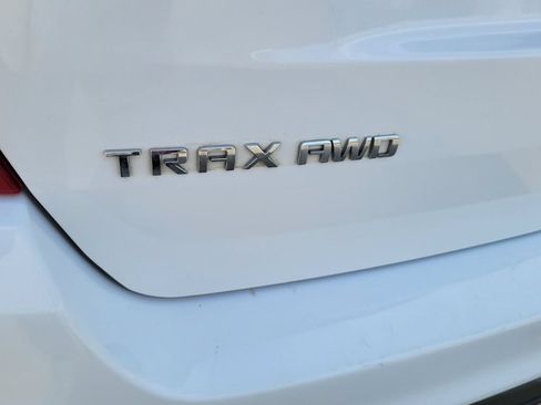 Used 2020 Chevrolet Trax LS w/ Tint and Cruise Package AWD/4WD image 17