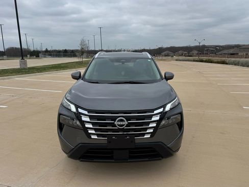 Used 2025 Nissan Rogue SV w/ SV Premium Package image 7