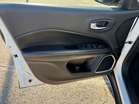 Used 2017 Jeep Compass Latitude w/ Popular Equipment Group image 10