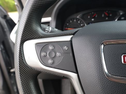 Used 2023 GMC Acadia SLE FWD image 17