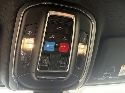 Used 2025 Jeep Grand Cherokee Altitude RWD image 32