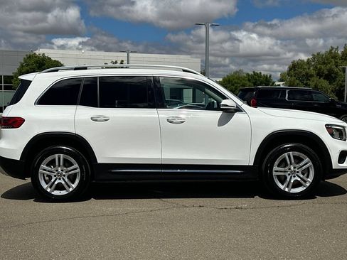 Used 2020 Mercedes-Benz GLB 250 image 3