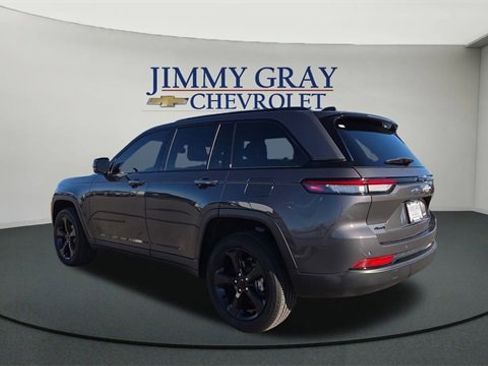 Used 2023 Jeep Grand Cherokee Altitude image 5