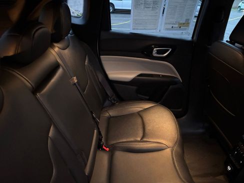 Used 2025 Jeep Compass Limited image 37