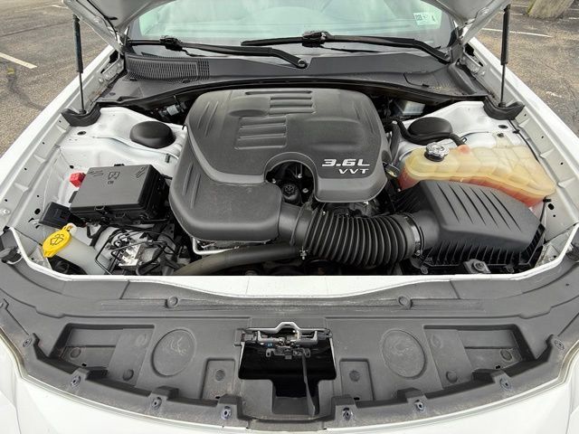 Used 2022 Chrysler 300 Touring L w/ Popular Equipment Group AWD/4WD image 30