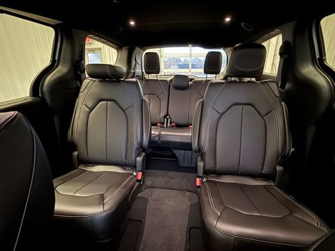 New 2026 Chrysler Pacifica Select FWD image 16