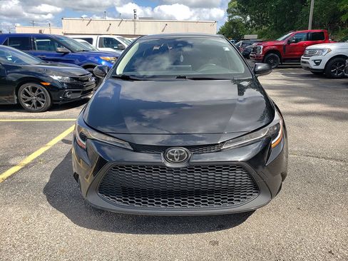 Used 2020 Toyota Corolla LE FWD image 2