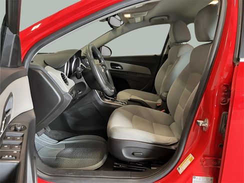 Used 2016 Chevrolet Cruze LT image 16