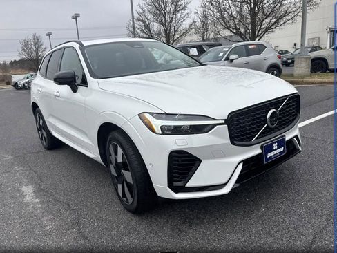 Used 2025 Volvo XC60 T8 Ultra w/ Protection Package Premier AWD/4WD image 32