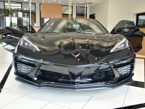 Used 2025 Chevrolet Corvette Stingray Coupe w/ 1LT RWD image 2