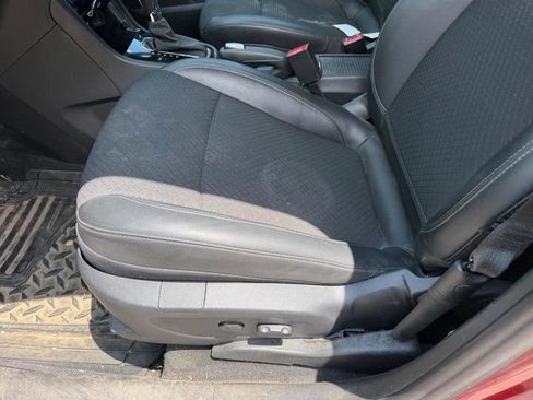 Used 2022 Buick Encore Preferred AWD/4WD image 17