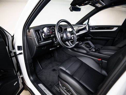 Certified 2026 Porsche Cayenne AWD/4WD image 4