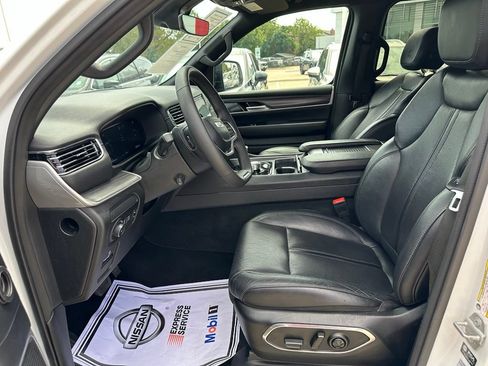 Used 2024 Jeep Wagoneer Series II w/ Flexible Seating Group RWD image 14