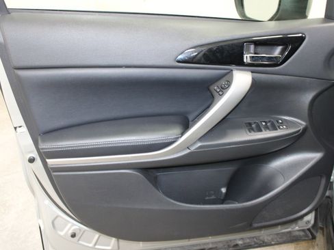 Used 2024 Mitsubishi Eclipse Cross SE image 17