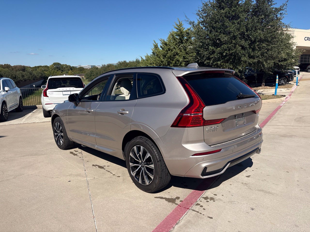 Used 2025 Volvo XC60 B5 Core w/ Protection Package Premier AWD/4WD image 7