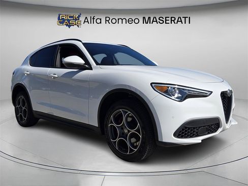 Used 2022 Alfa Romeo Stelvio Sprint image 10