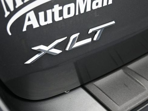 Used 2023 Ford Explorer XLT image 40