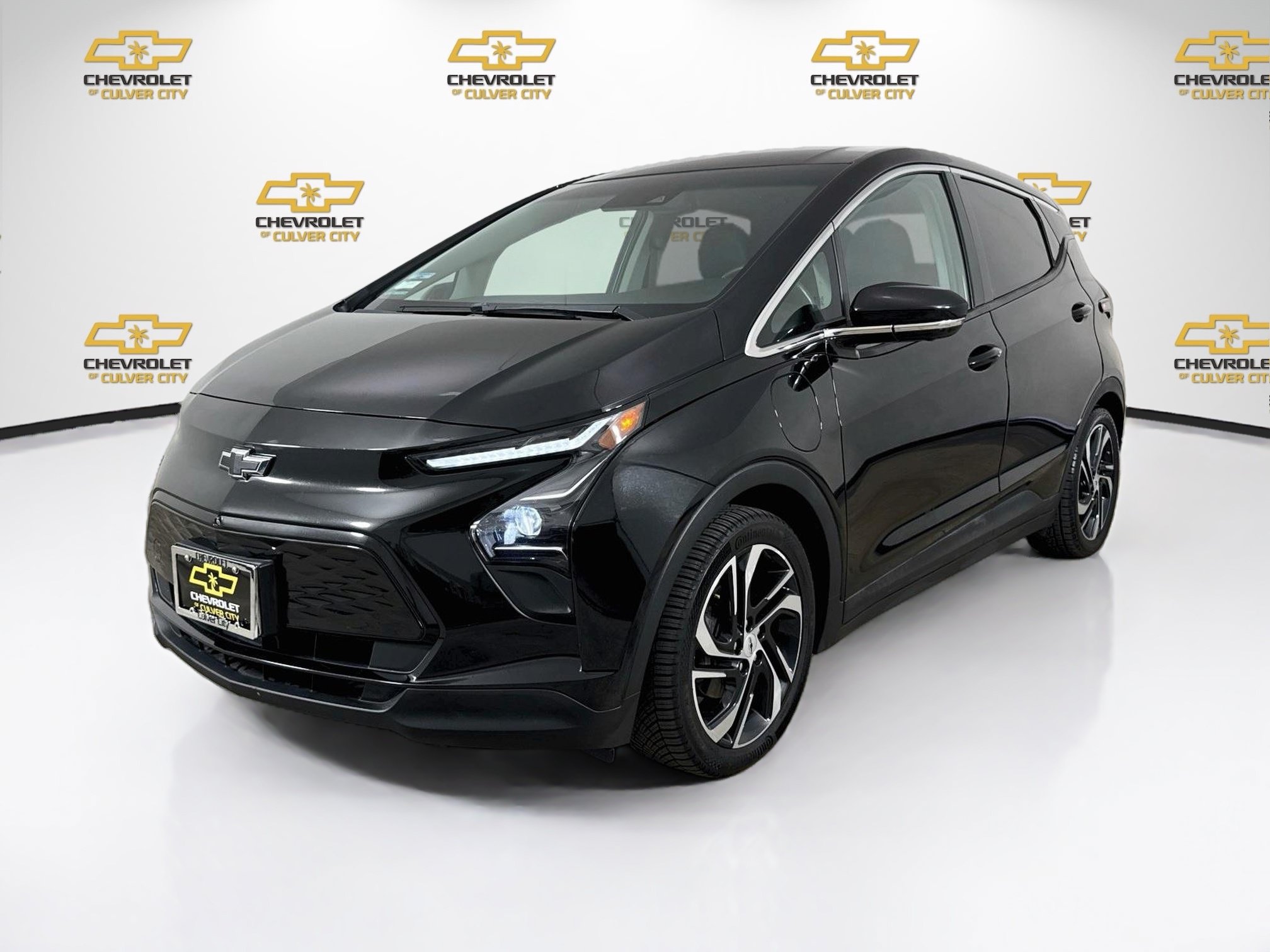 Used 2023 Chevrolet Bolt LT FWD image 3