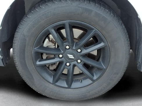 Used 2019 Dodge Journey SE w/ Blacktop Package FWD image 3