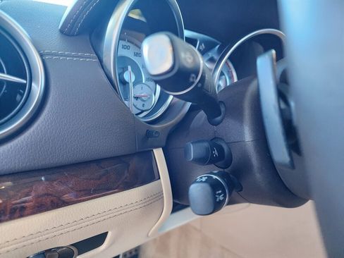 Used 2016 Mercedes-Benz SL 550 w/ Driver Assistance Package image 43