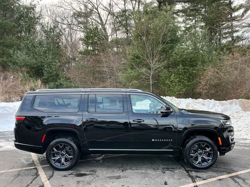 Used 2023 Jeep Wagoneer L Series III w/ Premium Group I image 6