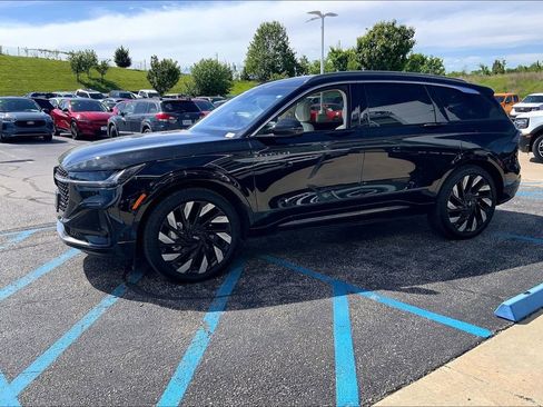Used 2024 Lincoln Nautilus Black Label w/ Jet Appearance Package (87T) AWD/4WD image 12