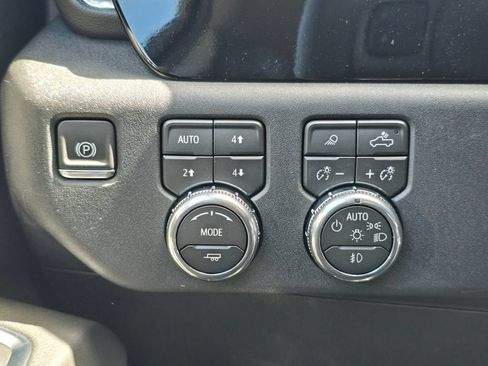 Certified 2026 GMC Sierra 3500 SLT w/ SLT Premium Package AWD/4WD image 19