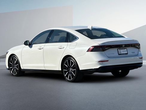 Used 2023 Honda Accord Touring image 6