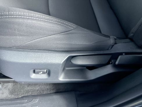 Used 2025 Toyota Tacoma SR image 13