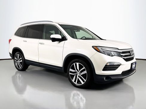 Certified 2018 Honda Pilot Touring image 3