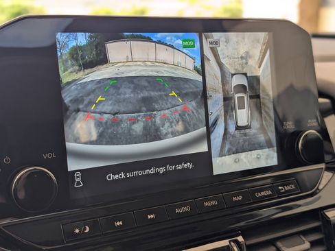 Used 2024 Nissan Pathfinder Platinum w/ Cargo Package image 29