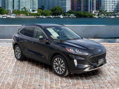 Used 2020 Ford Escape Titanium w/ Titanium Premium Package 2.0 image 3