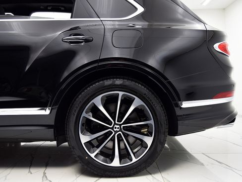 Certified 2021 Bentley Bentayga Plug-In Hybrid AWD/4WD image 39