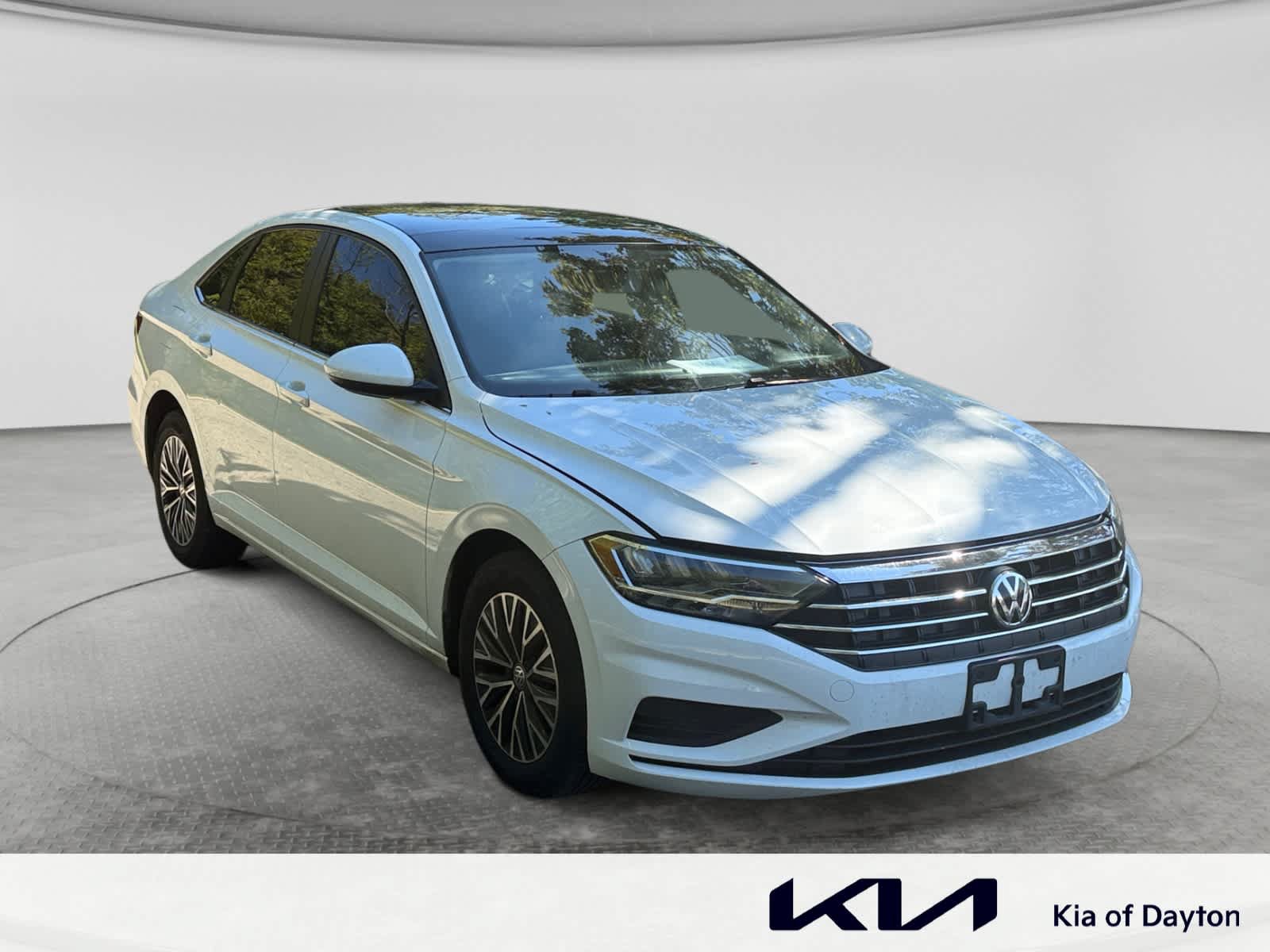 Used 2019 Volkswagen Jetta SE w/ Cold Weather Package FWD image 3