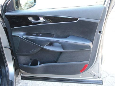 Used 2019 Kia Sorento AWD V6 image 22