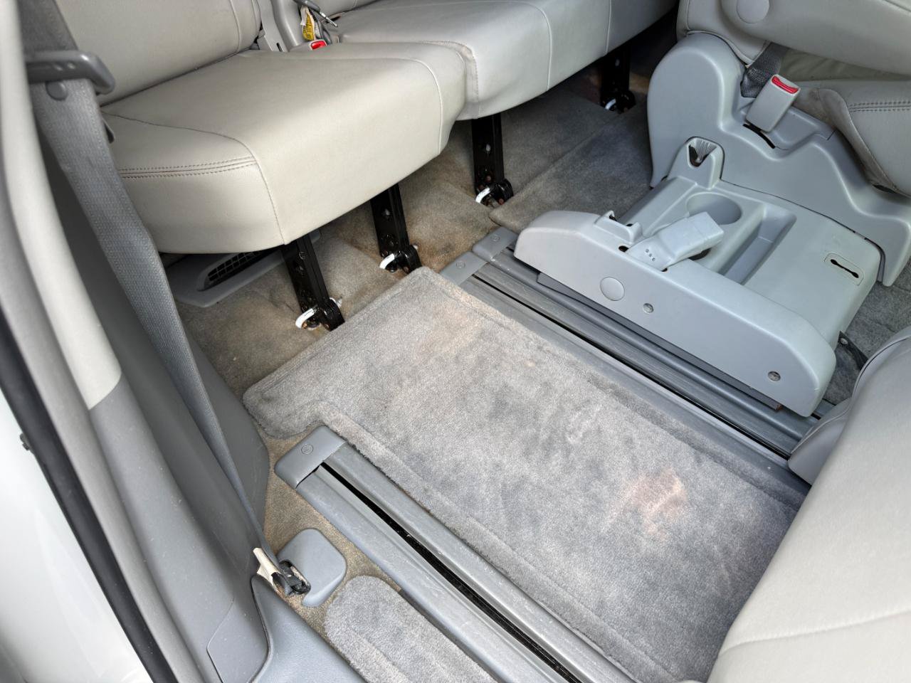 Used 2013 Toyota Sienna XLE w/ Entertainment Pkg FWD image 59