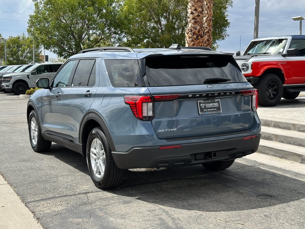 New 2026 Ford Explorer Active RWD image 4