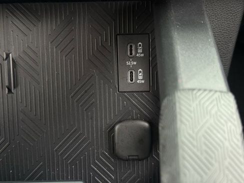 Used 2025 Toyota Tacoma SR5 AWD/4WD image 23