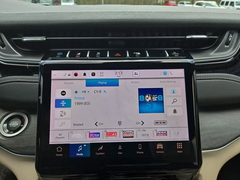 Used 2023 Jeep Grand Cherokee 4WD 4xe w/ Luxury Tech Group II image 27
