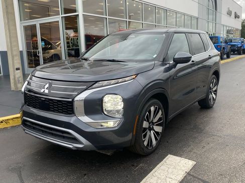 Used 2025 Mitsubishi Outlander SE FWD image 4