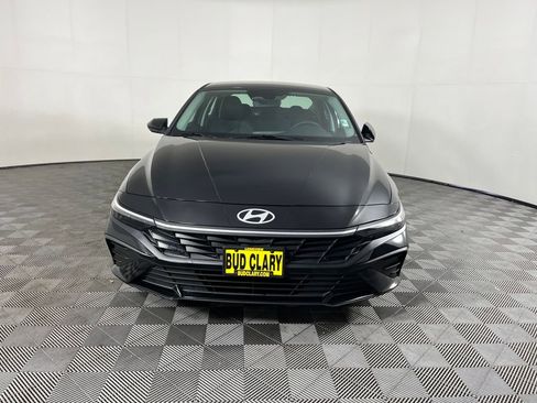 Used 2024 Hyundai Elantra SE image 2