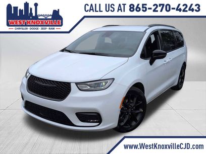 New 2026 Chrysler Pacifica Select