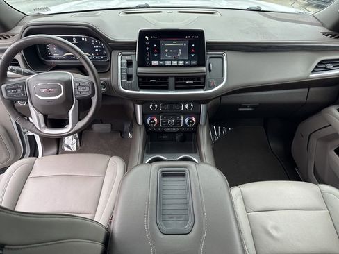 Used 2022 GMC Yukon XL SLT w/ SLT Luxury Package image 15