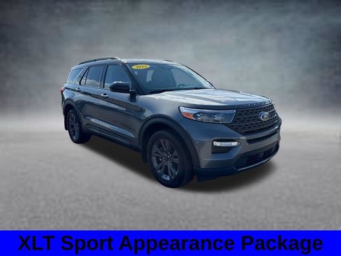 Used 2023 Ford Explorer XLT w/ Equipment Group 202A AWD/4WD image 4