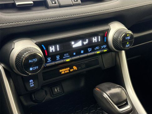 Used 2019 Toyota RAV4 XLE Premium image 23