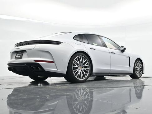 Certified 2025 Porsche Panamera 4 E-Hybrid AWD/4WD image 32